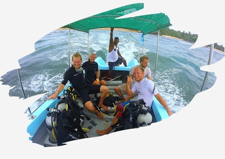 divers leaving on a boat